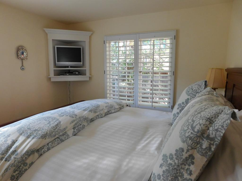 Lincoln Green Inn Carmel-by-the-Sea Exterior photo
